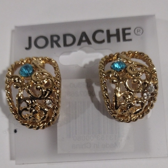 ✨ Regal Filigree Radiance: Jordache Gold-Tone Clip-On Earrings Sapphire Crystal - Picture 5 of 10